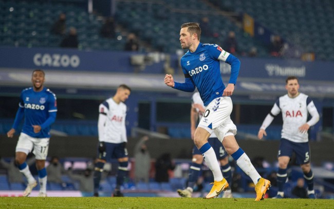 并迅速进入 并迅速进入